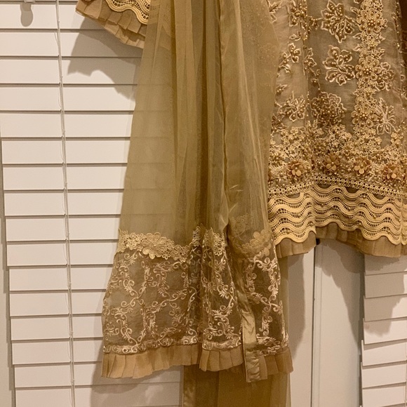 Pakistani/ Indian heavy wedding brand new dress - Picture 5 of 8